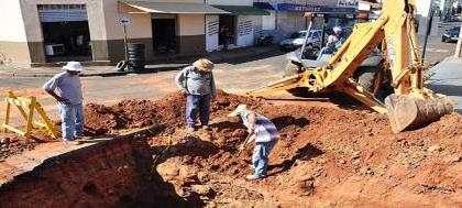 Começa obra anti-enchente na Rua Padre Izidoro