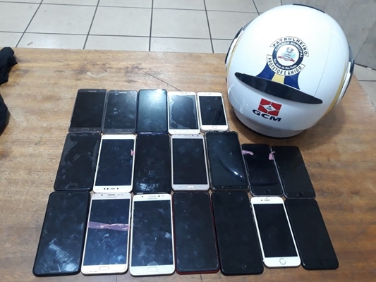 Celulares furtados e que foram recuperados durante evento de música em Rio Preto — Foto: Divulgação/Guarda Municipal