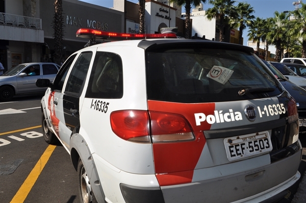 Os dois acusados tentaram assaltar o casal que estava estacionado na rua Amazonas, mas uma das vítimas se defendeu com uma faca (Foto: Divulgação)