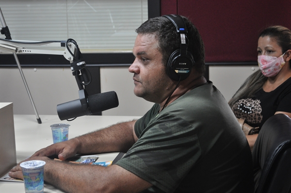 Tell da ONG esteve ontem na Rádio Cidade FM fechando o ciclo com os candidatos a prefeito de Valentim Gentil (A Cidade)