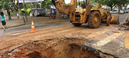 Rompimento interrompe o abastecimento de água