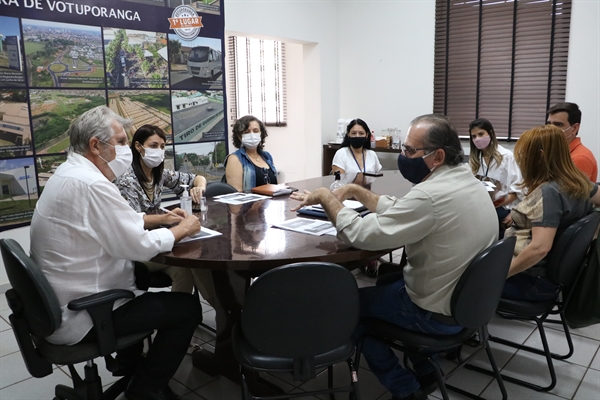 Objetivo do programa é promover inclusão dos adolescentes ou jovens egressos de medidas socioeducativas, bem como de suas famílias, nas diversas políticas públicas disponíveis no município (Foto: Prefeitura de Votuporanga)