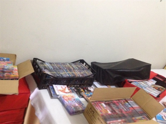 CDs e DVDs piratas são apreendidos na casa de um idoso em Votuporanga