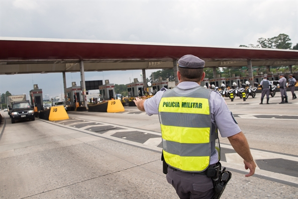 As equipes permaneceram em locais estratégicos, apontados pelo serviço de inteligência da PM, para sufocar a ação de criminosos (Foto: Estado de São Paulo | Da Redaçao)