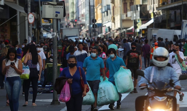 O estado de São Paulo baixou da marca de 15 mil internados pela Covid-19 após 137 dias com número de pacientes acima desta marca (Foto: Amanda Perobelli/Reuters)