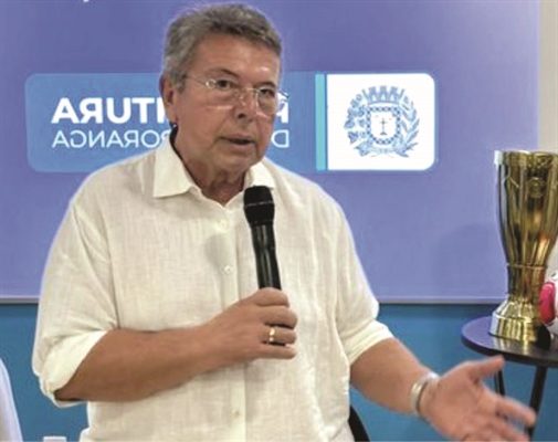 Deputado Carlão bastante motivado com a reunião dos prefeitos eleitos, hoje, na Câmara Municipal. (Foto Redes sociais)