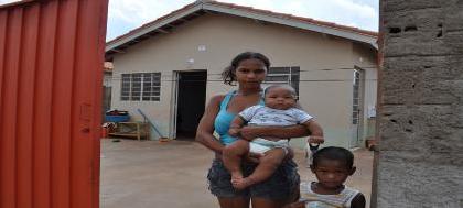 Família precisa deixar hoje a casa invadida