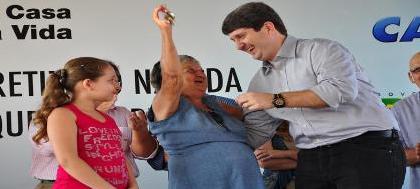 Prefeito anuncia a construção de mais 400 casas