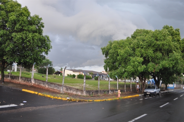 Área de 6,8 mil metros quadrados da AABB foi colocada à venda para custear a construção de um parque aquático na cidade (Foto: A Cidade)