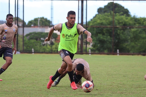 Allan Bruno, de 18 anos, é o atleta da Votuporanguense que está mais longe da sua casa, que fica a mais de 2 mil km, em Rondônia (Foto: Rafael Bento/CAV)