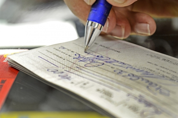 Homem paga carro com cheque sem fundo e dona fica no prejuízo em Votuporanga  (Foto: Reprodução/Internet) 