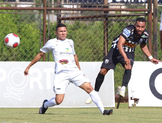 O atacante João Marcos da Votuporanguense irá para a sua segunda semifinal consecutiva no Paulista Série A3 (Foto: Rafael Bento/CAV)