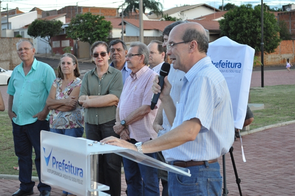 Anúncio da destinação de cada um dos recursos foi feito durante inauguração da praça no Residencial do Lago