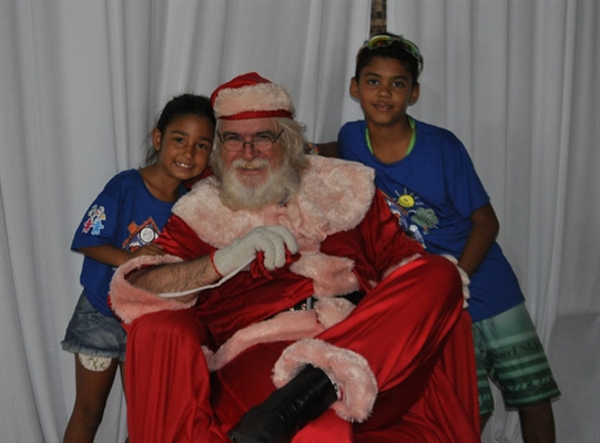 Pessoas comuns de Votuporanga dão vida ao Papai Noel no fim de ano