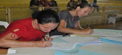 Prefeitura entrega mais de 50 escrituras