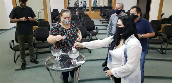 Ordem das entrevistas foi definida em sorteio prévio com assessores dos três candidatos a prefeito da cidade (Foto: ACV)