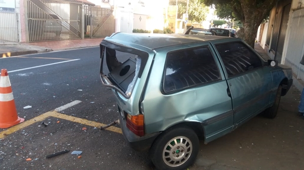 Após a colisão, motorista fugiu do local (Foto: A Cidade)