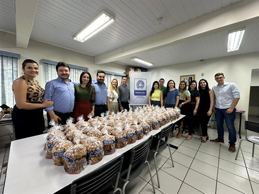 A iniciativa, conduzida de forma voluntária pelos colaboradores, foi para contribuir com a celebração do Natal (Foto: Divulgação)