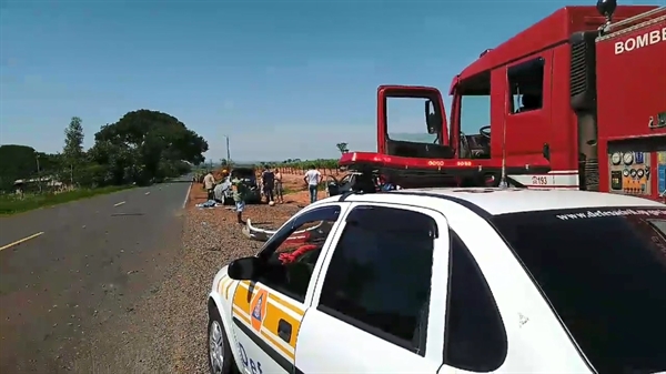 Homem morreu após carro capotar em vicinal de Valentim Gentil — Foto: Votuporanga Tudo/Divulgação