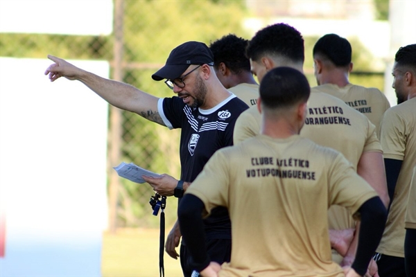 Técnico Rogério Corrêa gostou da atuação da Votuporanguense contra o Mirassol  (Foto: Rafa Bento/CAV)