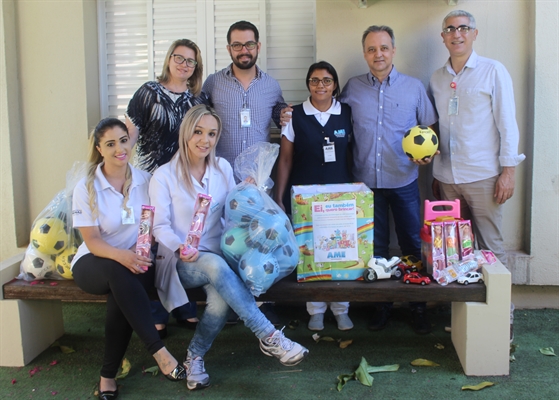 A unidade arrecada brinquedos para a Santa Casa de Votuporanga e Casa da Criança (Foto: Divulgação/Santa Casa)