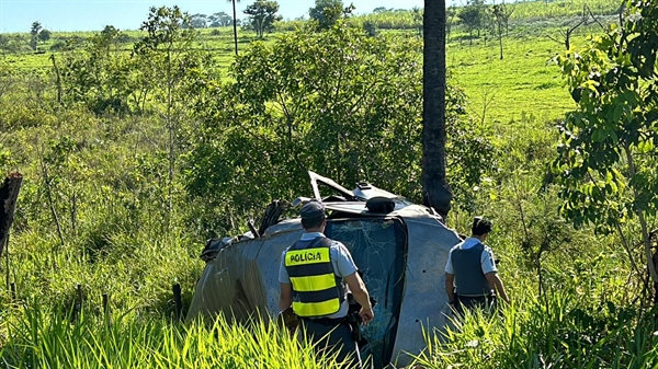 O veículo de transportava alunos da Etec e trabalhadores da cidade de Cardoso (Foto: A Cidade)