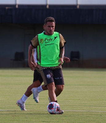 Meia Bady em treinamento na Arena Plínio Marin; jogador é a esperança de criatividade no meio de campo  (Foto: Rafael Bento/CAV)