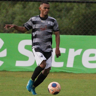 O jovem Jean está no elenco do Clube Atlético Votuporanguense que disputará os três jogos da A2. (Foto: Rafael Bento/CAV)