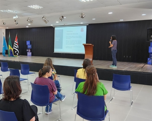 Treinamento buscou capacitar os médicos e profissionais da saúde para o atendimento de pacientes com o novo sorotipo da dengue (Foto: Prefeitura de Votuporanga)