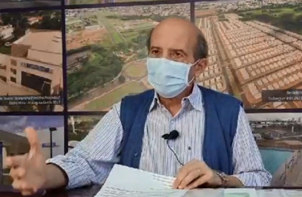 O prefeito João Dado publicou na segunda-feira o decreto ratificando as determinações do governador (Foto: Reprodução Governo do Estado)