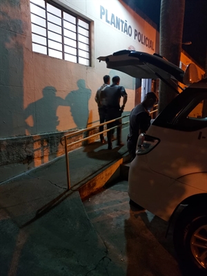 Os policiais conseguiram abordar o ônibus e prende “Índio”, que estava sendo procurado pela Justiça (Foto: Divulgação/PM)