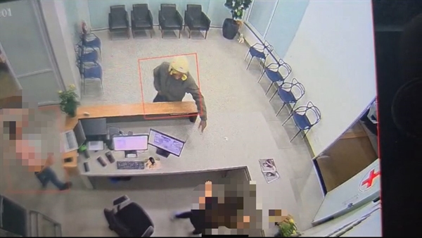 Homem invadiu clínica veterinária e assaltou policial militar aposentada; juiz manteve prisão preventiva e regime fechado (Foto: Reprodução)