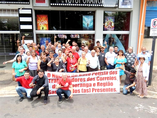 Bruno Arena abriu as portas de seu cinema pare receber um evento do PT em Votuporanga com o deputado estadual Paulo Fiorilo  (Foto: PT)