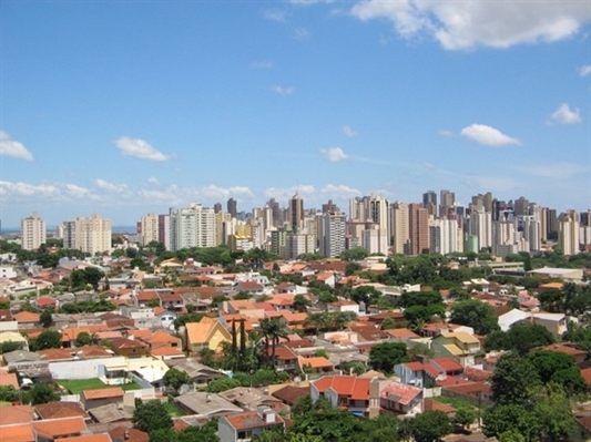 O suspeito de realizar os disparos ainda não foi encontrado (Foto: Reprodução)