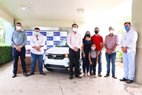 Bruno estava com a esposa Patrícia e a filha Alice; Casali, da Saev, e Roberto Biazi, provedor do hospital, também participaram (Foto: Santa Casa de Votuporanga)