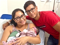 Heloá nasceu às 6h53 do dia 29 de fevereiro, para a alegria da mamãe Letícia Gomes dos Santos Randoli, e do pai Heber Camilo Randoli (Foto: Santa Casa)