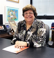 Ex-reitora da UFMG palestra para docentes da Unifev