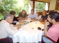 Naquela mesa, o então prefeito Junior Marão e seus acompanhantes apresentaram aos famosos jogadores palmeirenses: goleiros Marcos e Sérgio e o atacante Basílio, um audacioso projeto de uma praça esportiva. Hoje a “Arena Plínio Marin” é uma realidade. Agora vem a iluminação que faltava.  (Foto: Arquivo pessoal)