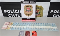 O homem identificado como J.W.B., de 34 anos, foi flagrado saindo pelos fundos do clube (Foto: Polícia Civil)