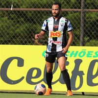O atacante Léo Santos da Votuporanguense voltou para os treinos e se diz recuperado, mas ainda é dúvida na posição para a partida de domingo (Foto: Rafael Bento/CAV)