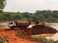 Empresa avança com obras de desassoreamento da represa da avenida Paschoalino Pedrazzoli