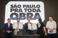 O governador Tarcísio de Freitas anunciou ontem um pacote de obras com investimento de R$ 2,9 bilhões na região (Foto: Governo de SP)