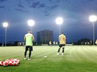 Com a instalação da iluminação complementar, a Arena pode sediar jogos noturnos  (Foto: A Cidade)