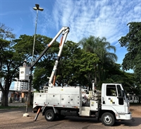 Em meio a queixas sobre a qualidade dos serviços de iluminação pública na cidade, a Prefeitura optou por prorrogar o contrato (Foto: Prefeitura de Votuporanga)