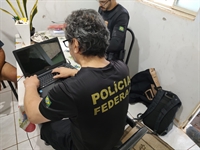 Como parte dessa ação, foi cumprido um mandado de busca e apreensão em uma casa em Votuporanga