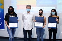 Unifev concede bolsas a alunas com melhores notas no Enem