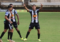 Matheus Reis marcou duas vezes e garantiu a vitória do Cavinho na estreia do Paulista Sub-20 (Foto: Rafael Bento/CAV)
