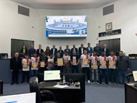 Comissão técnica e atletas da Escolinha de Futsal recebem voto de congratulação da Câmara de Votuporanga