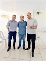 O nome do secretário de Trânsito, Sargento Marcos Moreno, na foto ladeado por Eduardo Bolsonaro e Danilo Campetti, ganhou força nos últimos dias para a vaga de vice de Jorge Seba  (Foto:Redes sociais) 