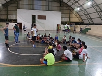 O projeto é especialmente destinado para as crianças e adolescentes cujo os pais não têm condições de arcar com os custos na iniciativa privada  (Foto: Divulgação)
